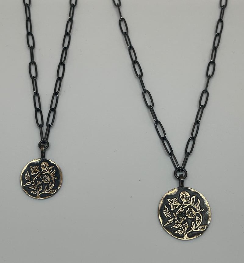The Traveler - Pendant w/ paperclip chain - Bronze