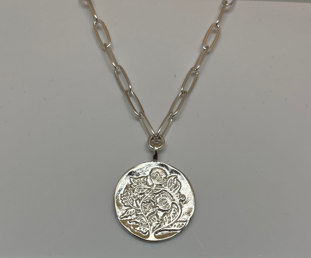 The Traveler - Pendant w/ paperclip chain - Silver