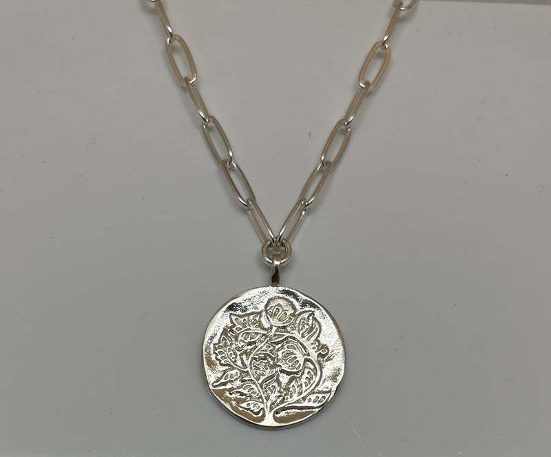 The Traveler - Pendant w/ paperclip chain - Silver