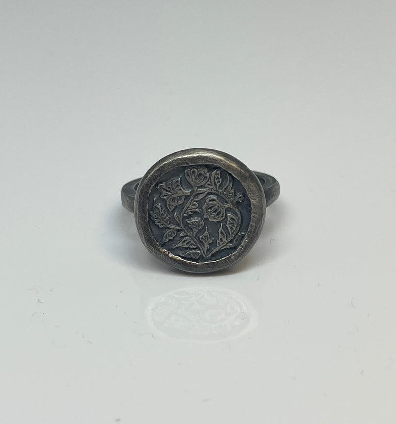 The Traveler - Signet ring - Medium - Oxidised silver