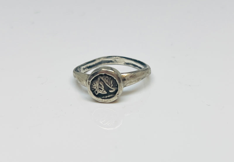 The Traveler - Signet Ring - Small - Silver/Oxidised silver