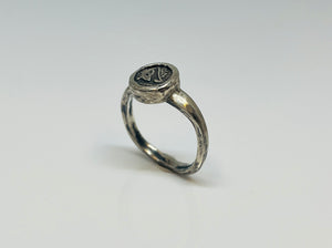 The Traveler - Signet Ring - Small - Silver/Oxidised silver