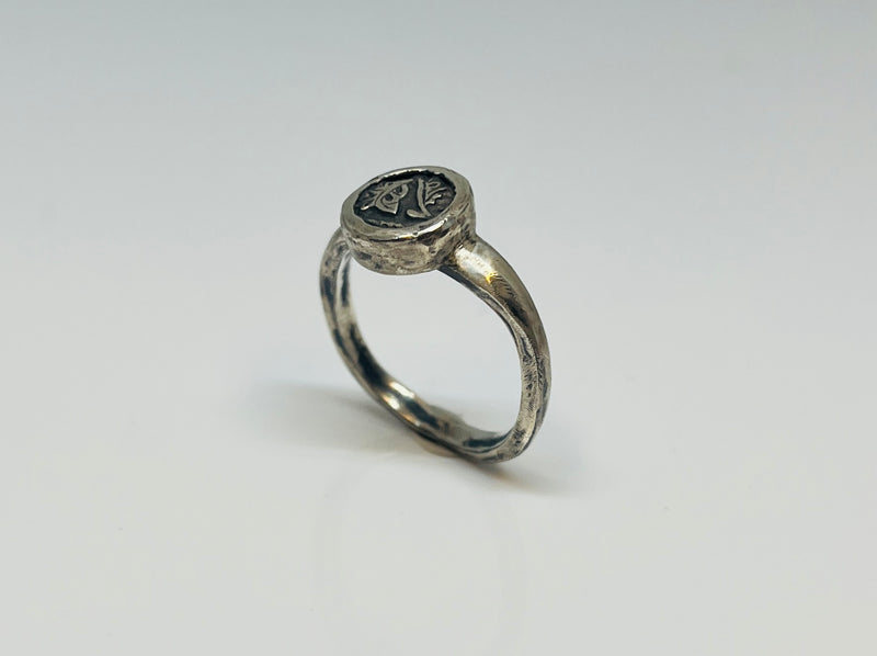 The Traveler - Signet Ring - Small - Silver/Oxidised silver