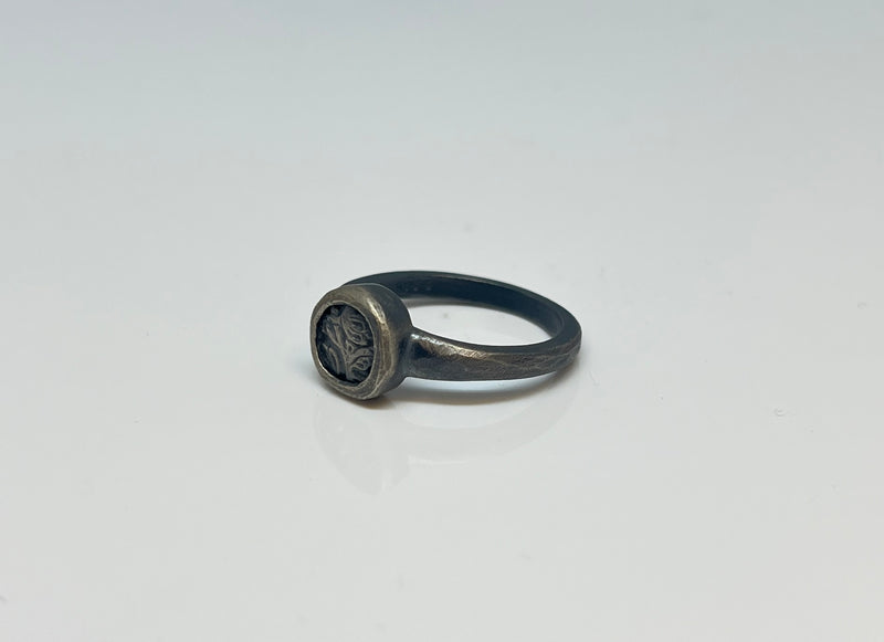 The Traveler - Signet ring - Small - Oxidised silver
