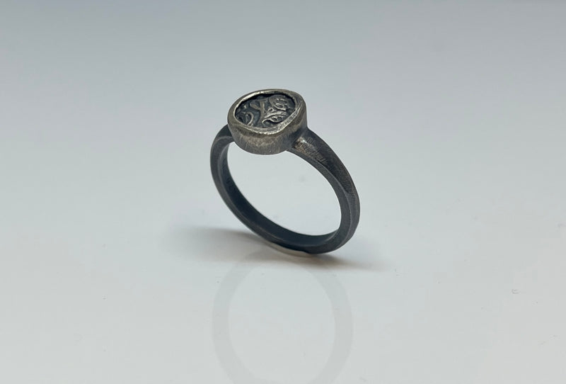 The Traveler - Signet ring - Small - Oxidised silver