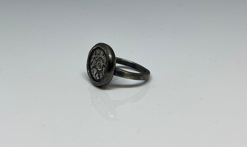 The Traveler - Signet ring - Medium - Oxidised silver