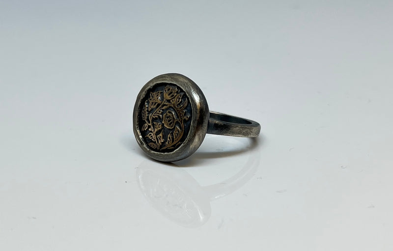 The Traveler - Signet ring - Medium - Oxidised silver and bronze