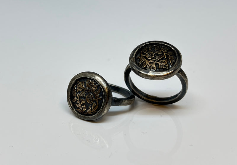 The Traveler - Signet ring - Medium - Oxidised silver and bronze