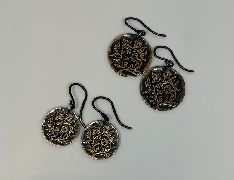 The Traveler - Earrings - Bronze
