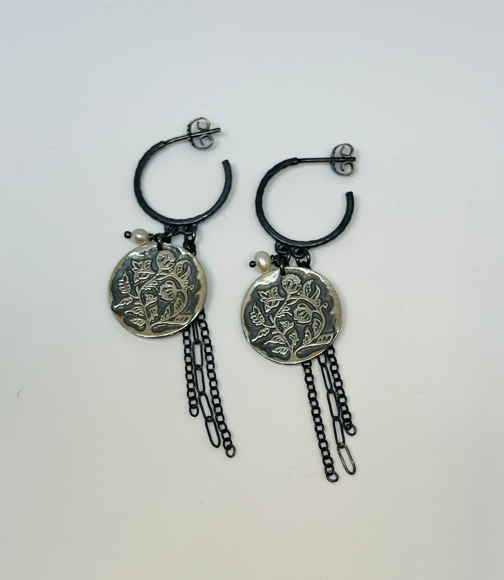The Traveler - Hoop earrings - Oxidised silver w/pearl