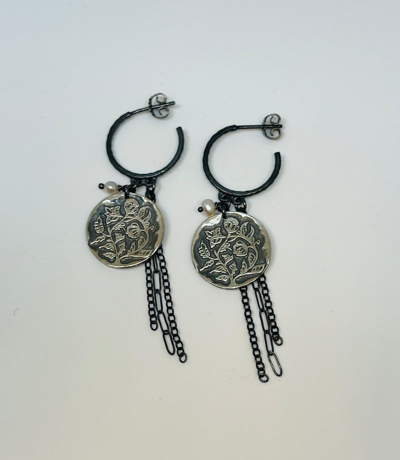 The Traveler - Hoop earrings - Oxidised silver w/pearl