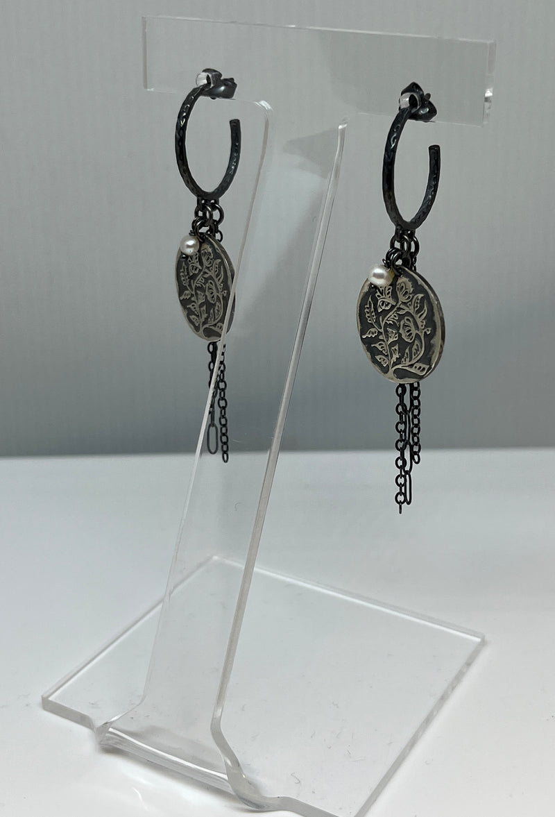 The Traveler - Hoop earrings - Oxidised silver w/pearl